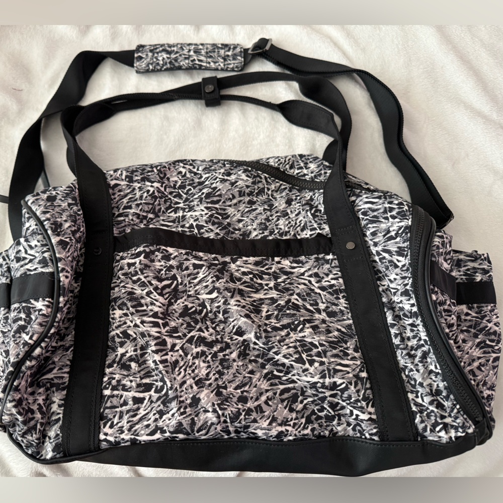 Lululemon High Mileage duffel